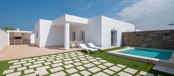 Casa El Palmar 2 with Private Pool and Garden - Beach 250m Away
