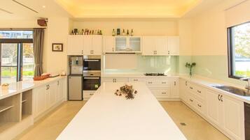 Fridge, coffee/tea maker, electric kettle, rice cooker