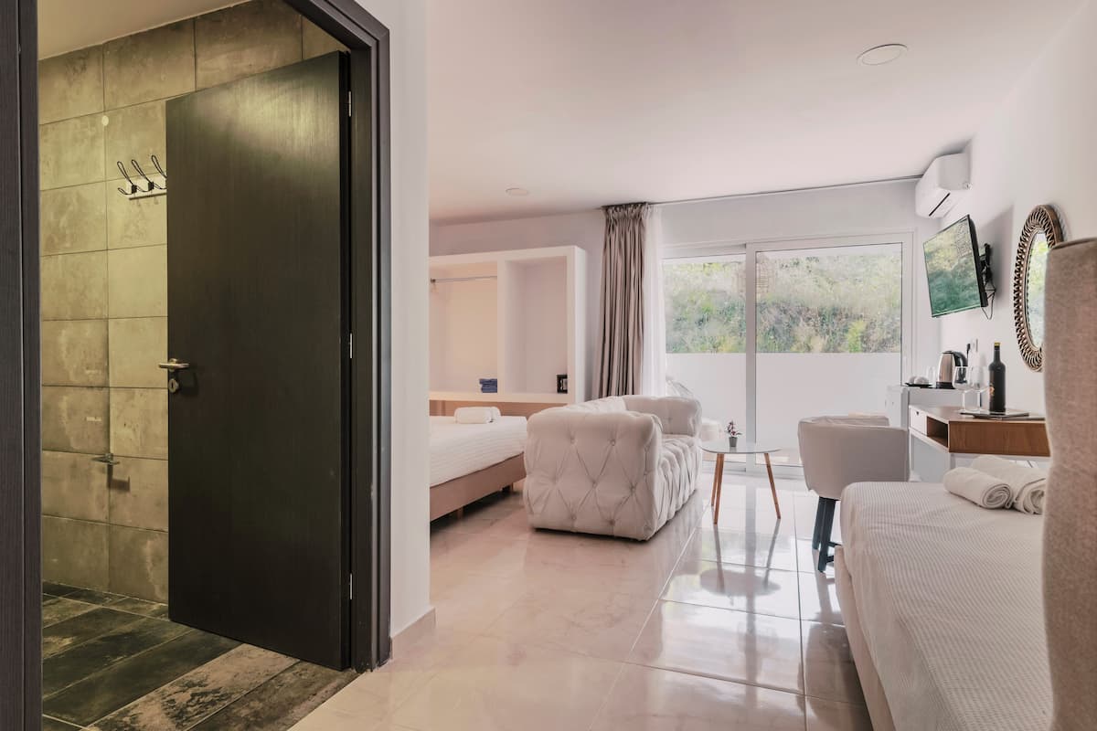 Decoración personalizada, muebles diferentes y escritorio