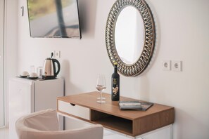 Suite | Private Jacuzzi | Didekorasi berbeda-beda dan dilengkapi dengan perabotan berbeda-beda
