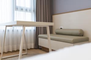 Standard Room, 1 Double Bed, Non Smoking, Refrigerator & Microwave | In-room business center