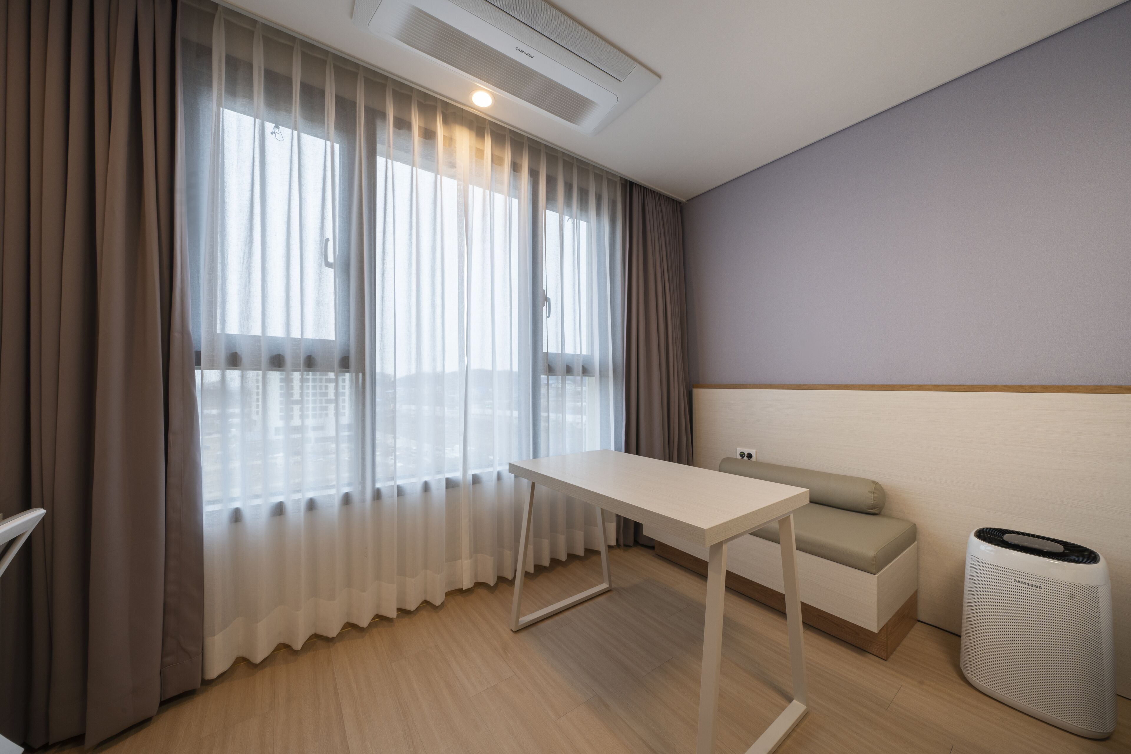 in-room business centre