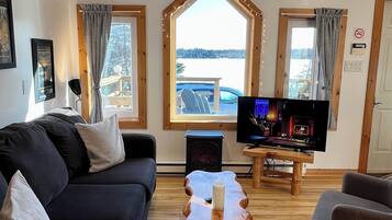 Smart-TV, peis og bøker