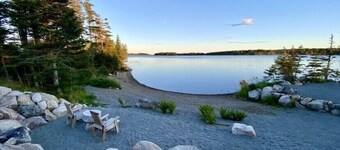 Lake View; Daily Private Access to Outdoor Hot Tub; Fast WiFi; BBQ