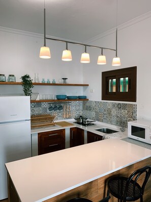 Refrigerador y utensilios de cocina 