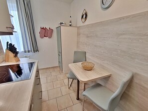 Køleskab, mikrobølgeovn, ovn, opvaskemaskine