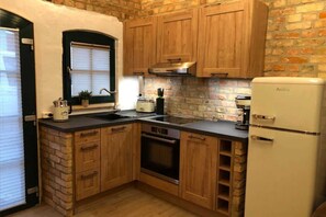 Kühlschrank, Mikrowelle, Ofen, Geschirrspüler