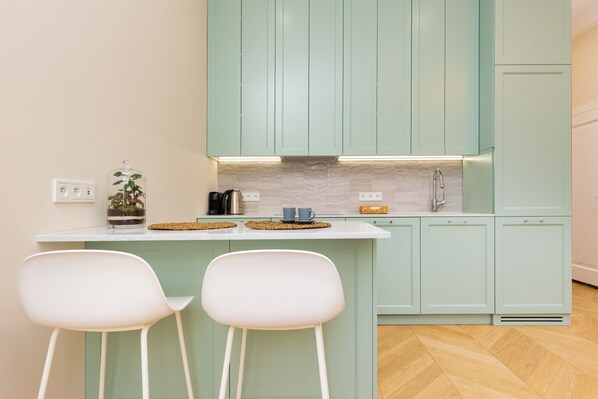 Apartment, 2 Bedrooms, Balcony | Private kitchen | Dishwasher, coffee/tea maker, cookware/dishes/utensils - Apartment Warsaw Targowa by Renters (Warsaw)