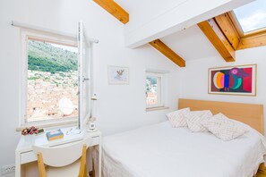 2 slaapkamers, een strijkplank/strijkijzer, gratis wifi, beddengoed