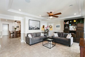 Smart TV, fireplace, streaming services