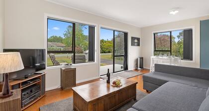 Pipi Cabin - Mangawhai Village Bach