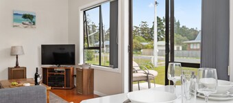 Pipi Cabin - Mangawhai Village Bach