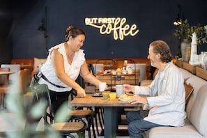 Petit déjeuner continental compris tous les jours