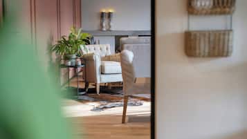 Coin salon dans le hall