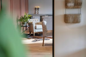 Coin salon dans le hall