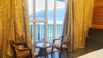 Luxury Room | Iron/ironing board, bed sheets