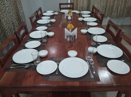 Café da manhã com buffet todos os dias mediante uma taxa