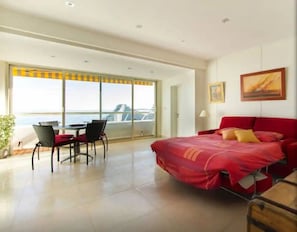 Iron/ironing board, WiFi, bed sheets, wheelchair access