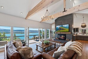 Televisión, chimenea y videojuegos 