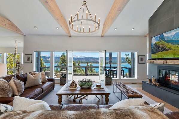 Televisión, chimenea y videojuegos 