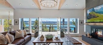 Lakeview Villa: Amazing Panoramic Lake & Mountain Views! Pool Table!