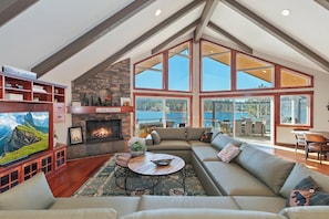 TV, fireplace