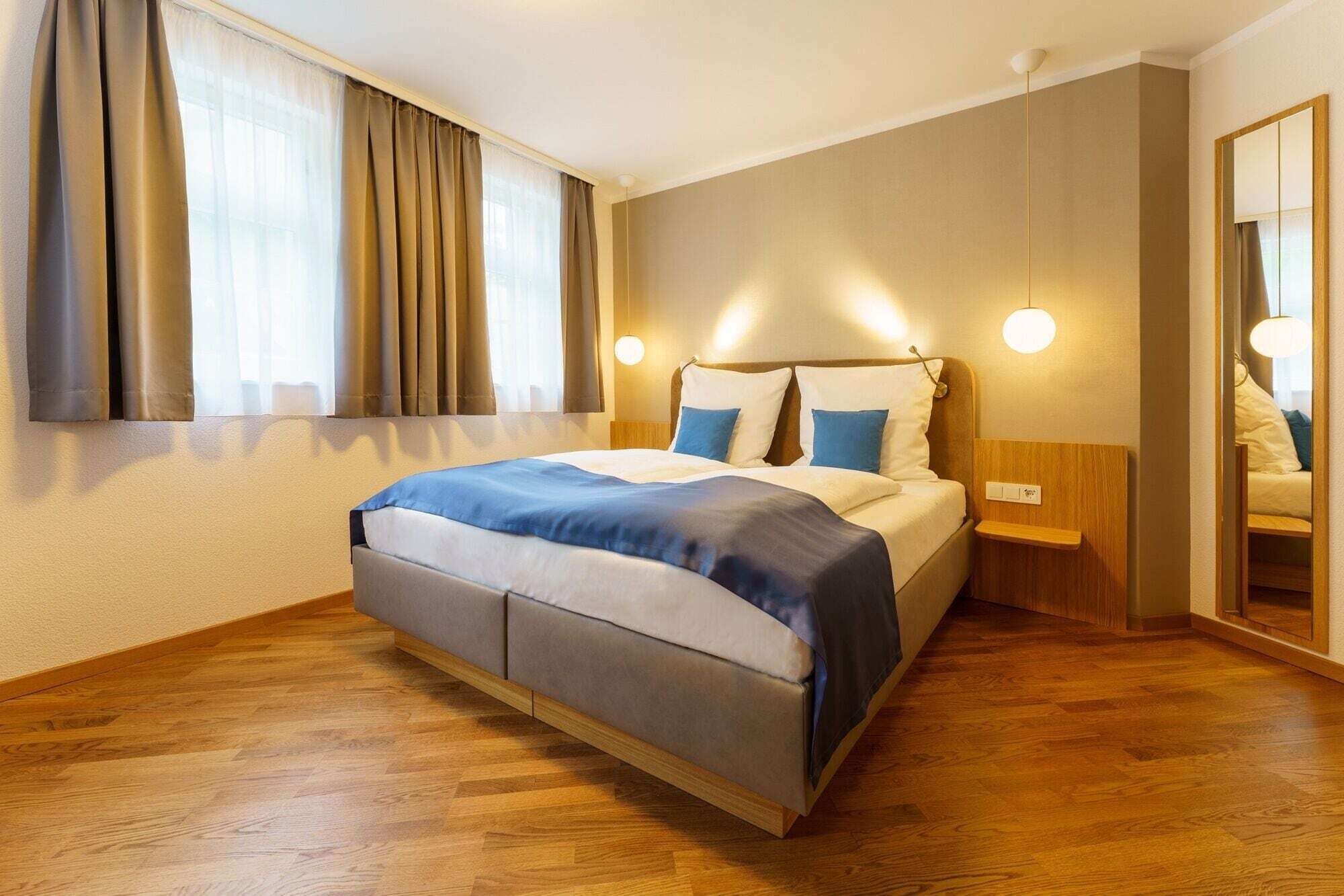 Minibar, Zimmersafe, individuell dekoriert, individuell eingerichtet