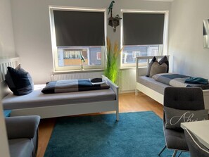 1 sovrum och skrivbord