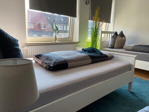 1 sovrum och skrivbord