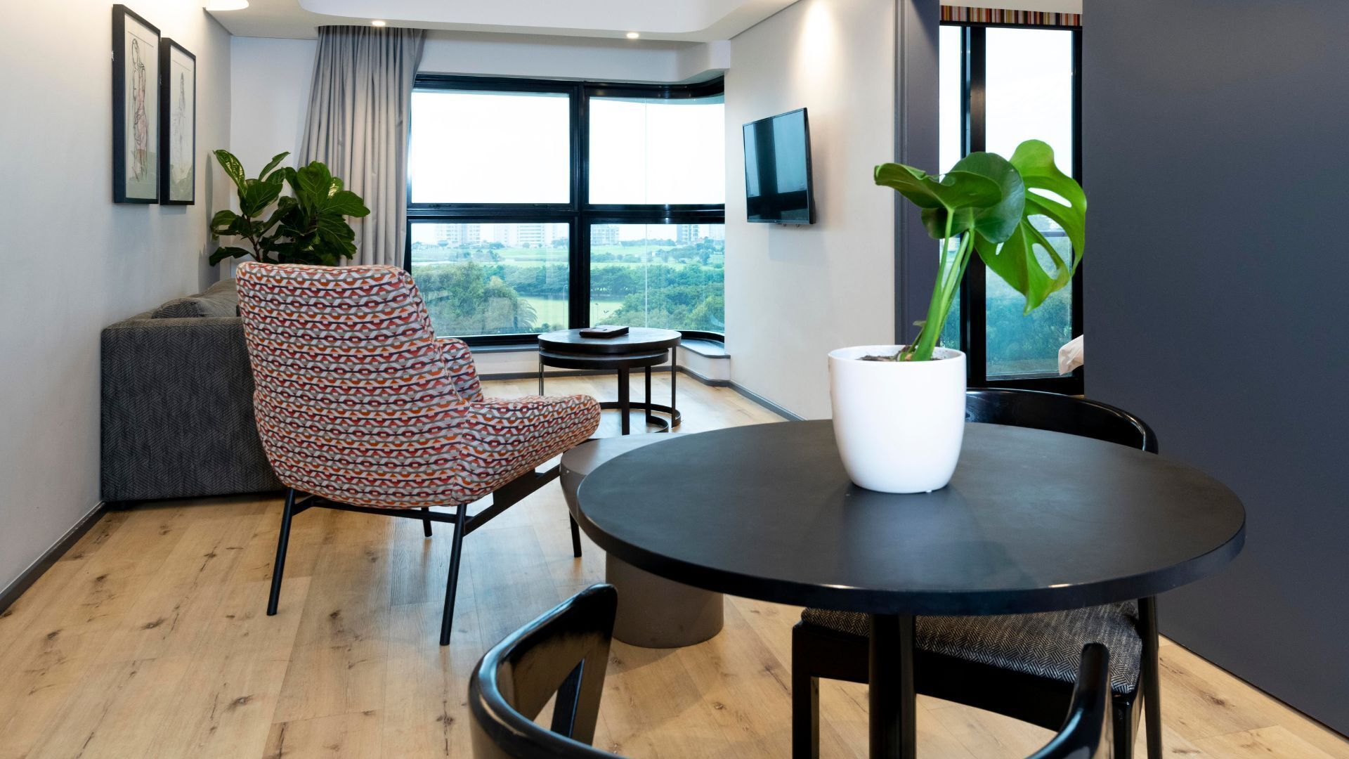 executive suite | 1 bedroom, in-room safe, desk, laptop workspace