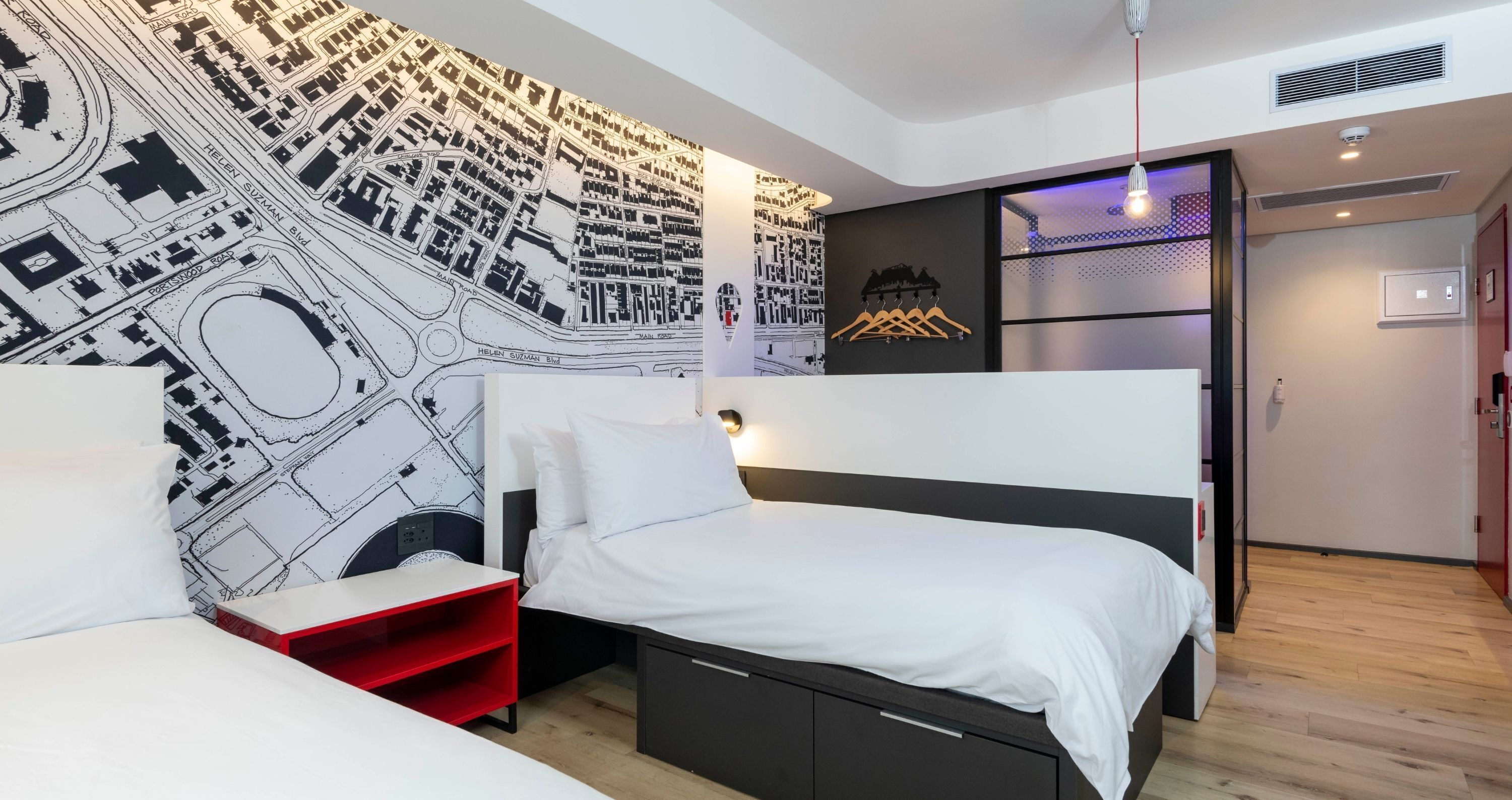 standard twin room | 1 bedroom, in-room safe, desk, laptop workspace