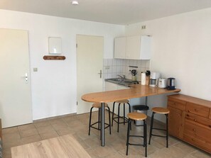 Unclassified image, 2 of 16, button