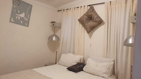 2 bedrooms, WiFi, bed sheets