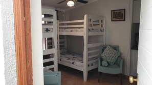 2 bedrooms, internet, bed sheets