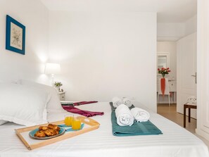 1 bedroom, iron/ironing board, internet, bed sheets