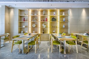 Breakfast served - Holiday Inn Express Shenzhen Nanshan by IHG (Shenzhen)