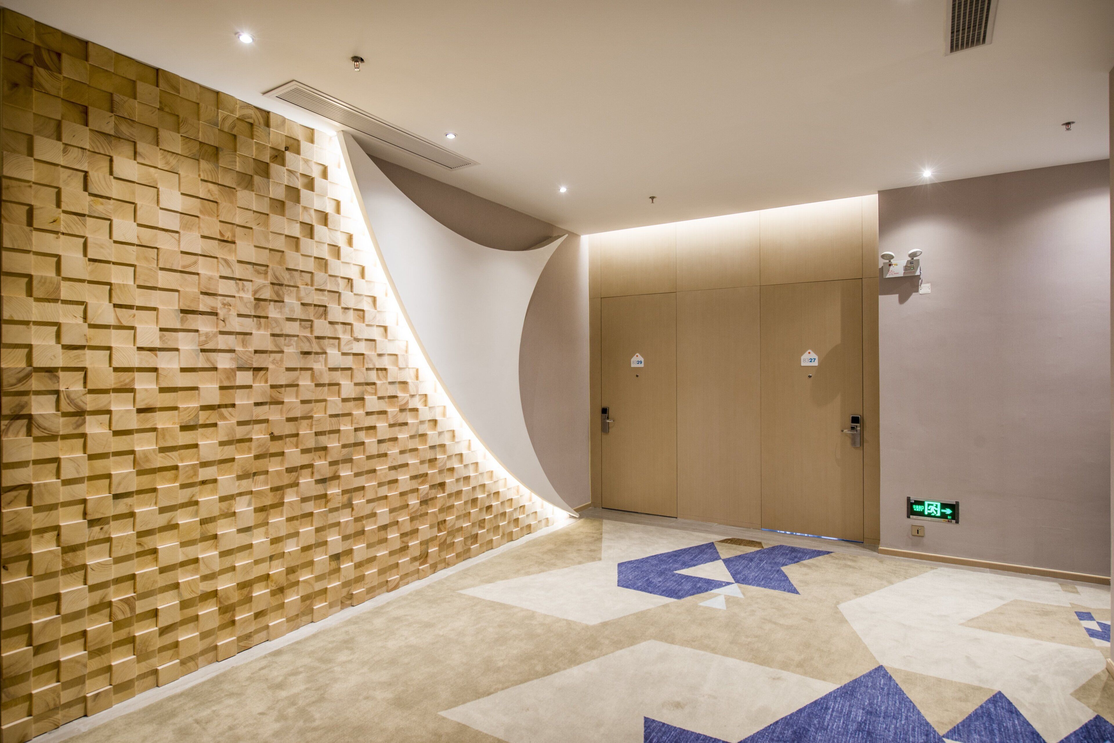 المنشأة من الداخل