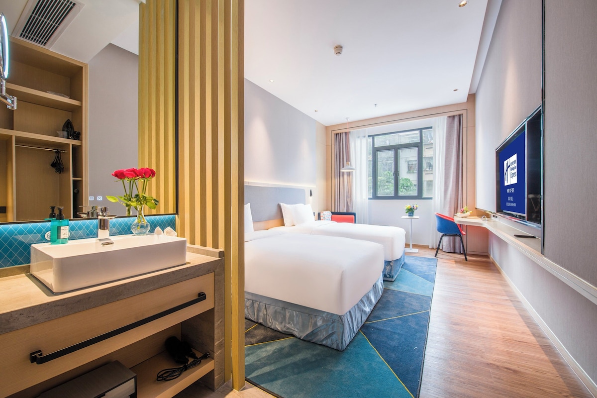 Down duvets, pillow-top beds, minibar, in-room safe