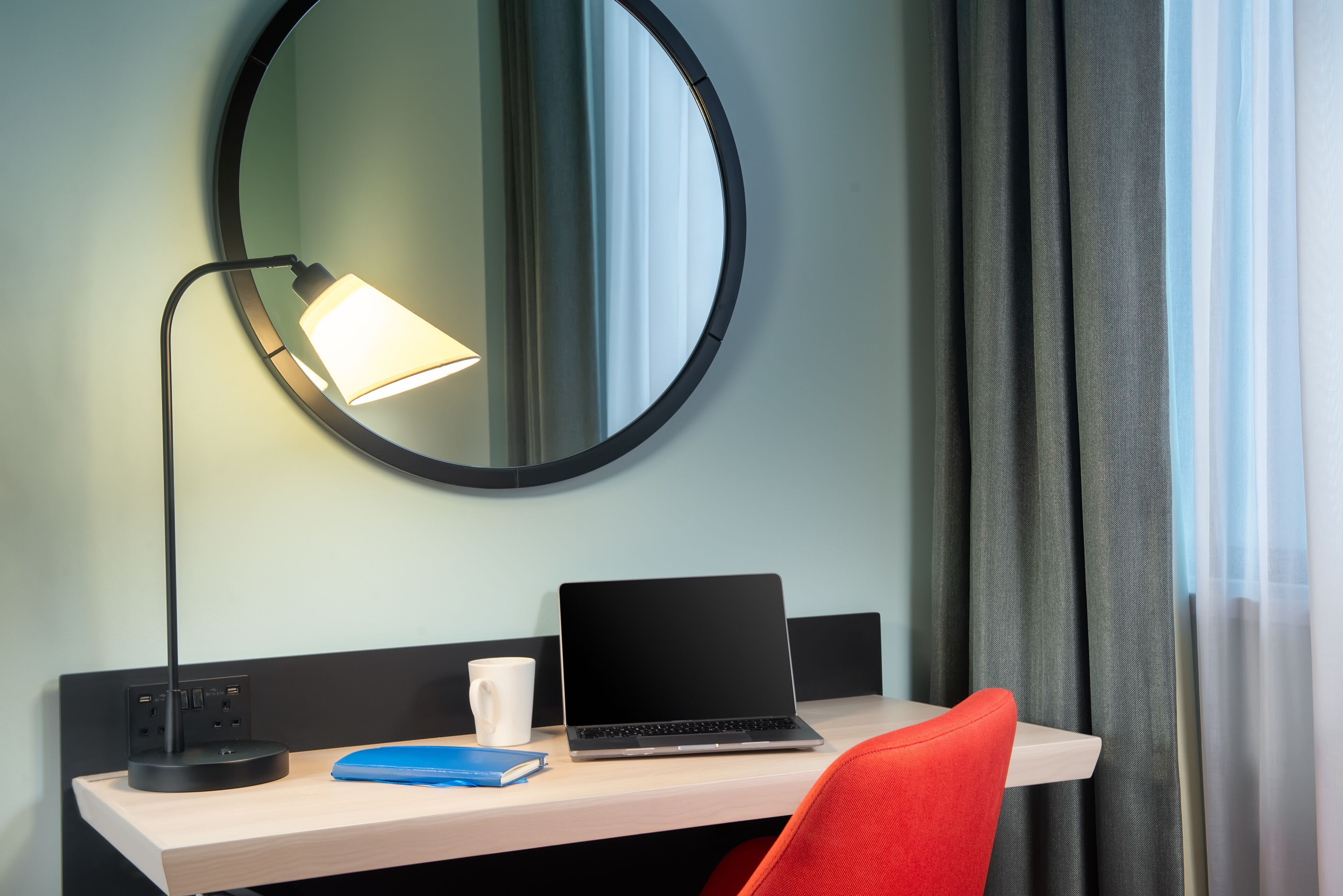 55-cm smart tv with digital channels, tv