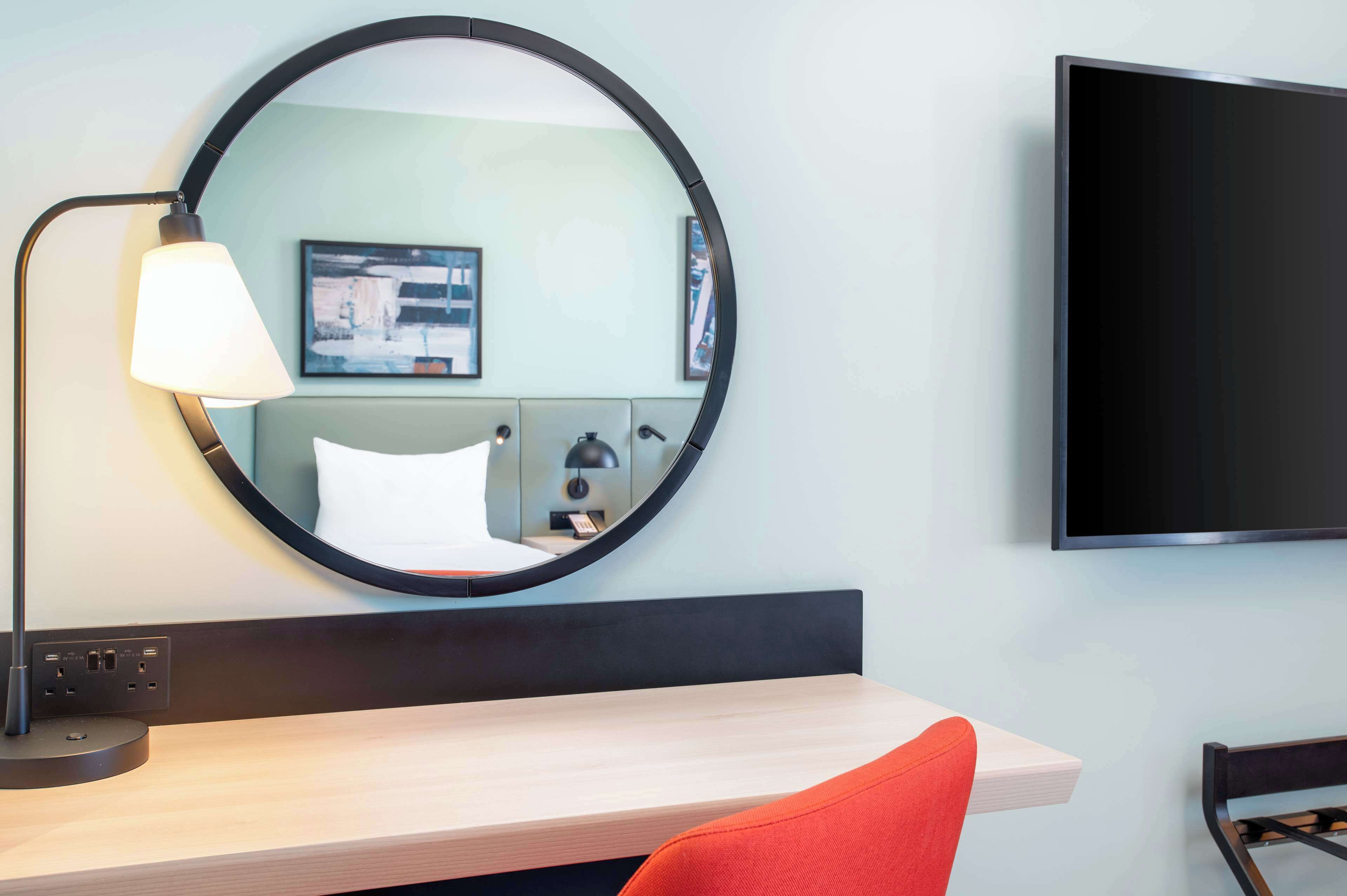 deluxe room, 2 single beds | 1 bedroom, hypo-allergenic bedding, in-room safe, desk