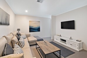 TV, DVD player -  INTO THE BLUE - Beachfront Busselton Holiday Home (Geographe)