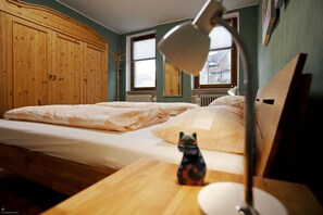 2 bedrooms, in-room safe, iron/ironing board, free WiFi