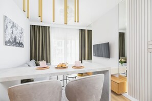 Apartment, 1 Bedroom, Balcony | Dining room