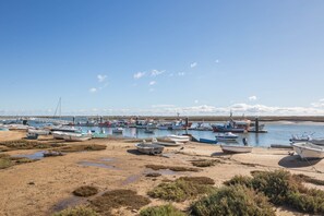 Marina - Cosy Vacation Home “Casa da Praia” close to the Beach with Wi-Fi (Tavira - Santa Luzia)