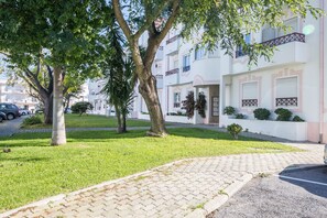 Property grounds - Cosy Vacation Home “Casa da Praia” close to the Beach with Wi-Fi (Tavira - Santa Luzia)