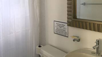Dusche, Haartrockner, Toilettenpapier