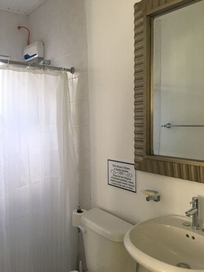 Dusche, Haartrockner, Toilettenpapier
