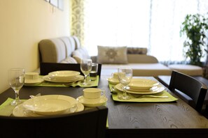 Private kitchen | Fridge, microwave, oven, stovetop