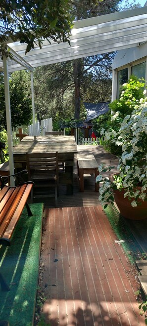 Outdoor dining - Comfortable and oxygenated (Nîmes)