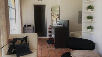 1 chambre, fer et planche à repasser, Wi-Fi gratuit, draps fournis